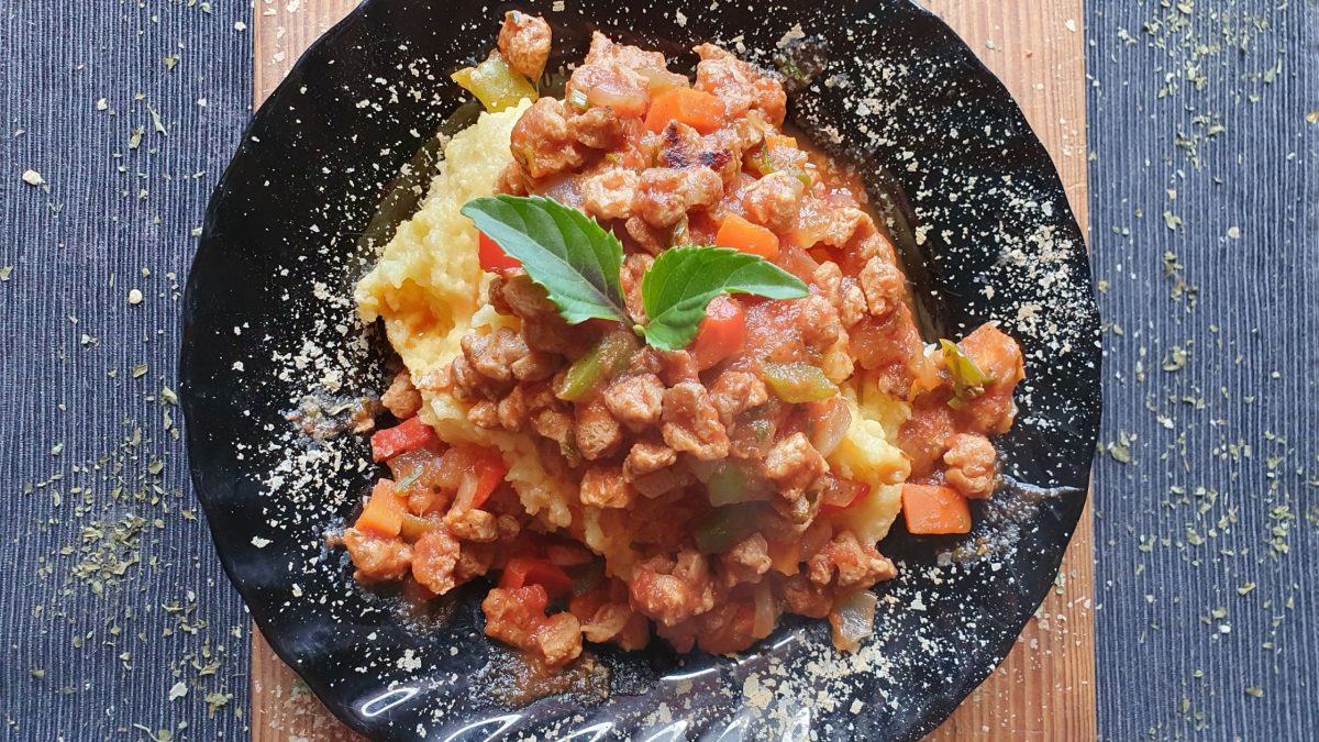 Polenta boloñesa vegana